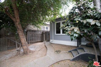 957 Terrace 49 in Los Angeles, CA - Building Photo - Building Photo