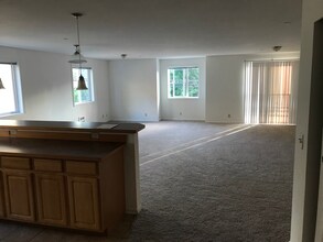 12910 E Marginal Way S in Tukwila, WA - Foto de edificio - Building Photo