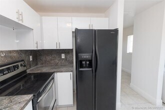 1244 SW 5th St-Unit -1 in Miami, FL - Building Photo - Building Photo