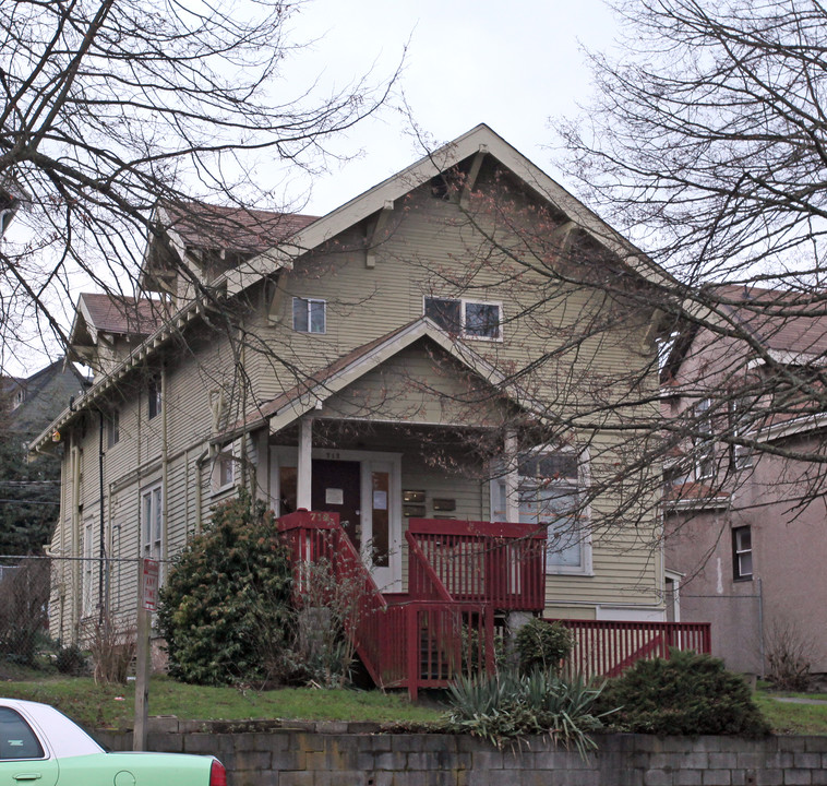 712 S Yakima in Tacoma, WA - Foto de edificio