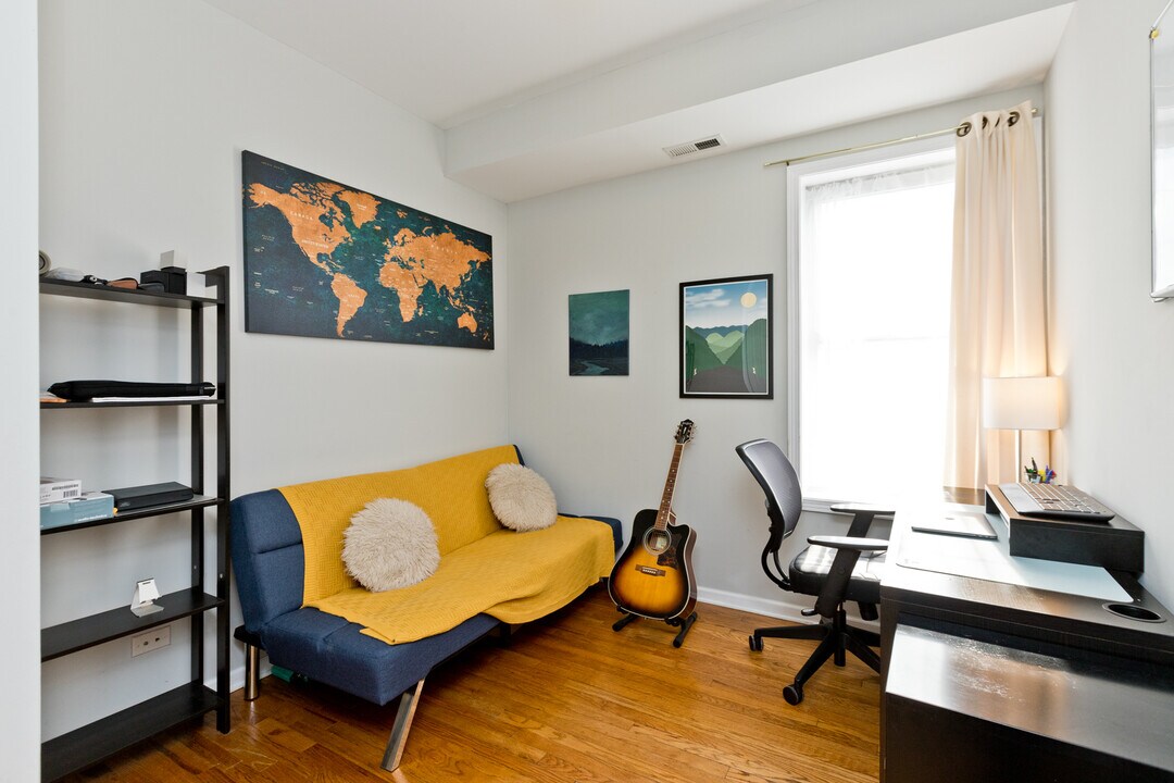 2715 N Sawyer Ave in Chicago, IL - Building Photo