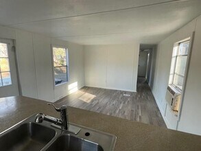 1047 Island Ford Rd in Buford, GA - Foto de edificio - Building Photo