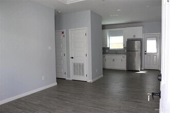 11014 N 33rd Ln-Unit -2 in McAllen, TX - Foto de edificio - Building Photo
