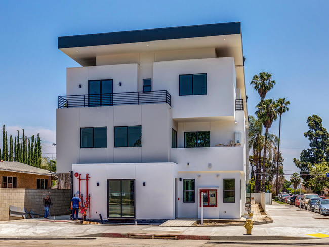 5832 Tujunga Ave in North Hollywood, CA - Building Photo - Building Photo