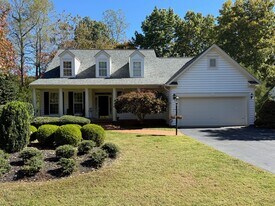 935 Charter Oaks Dr in Charlottesville, VA - Building Photo