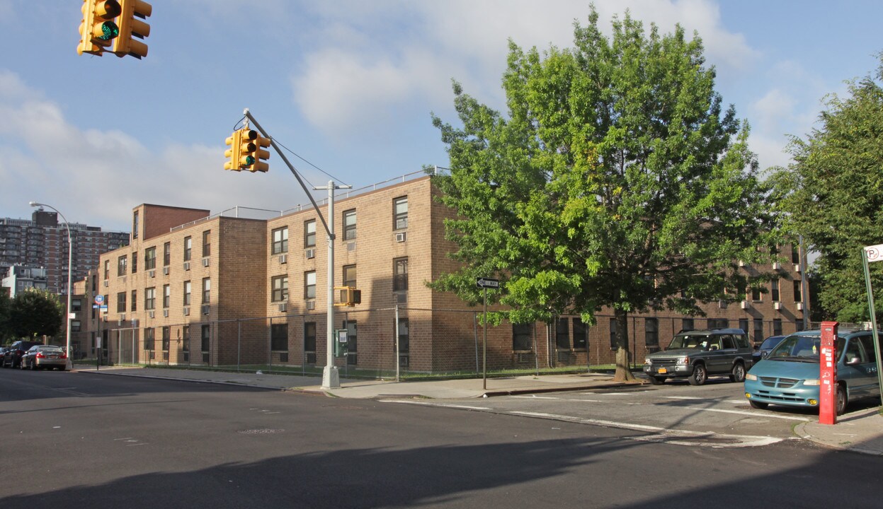 417 Lorimer St in Brooklyn, NY - Building Photo