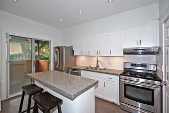 Leslieville- Entire House 3 Bedroom/1 Bath in Toronto, ON - Building Photo - Building Photo