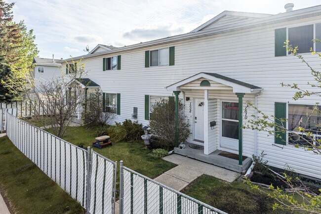 Laguna Beach in Edmonton, AB - Building Photo - Primary Photo