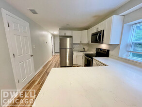 2731 W Saint Georges Ct, Unit #1 in Chicago, IL - Foto de edificio - Building Photo