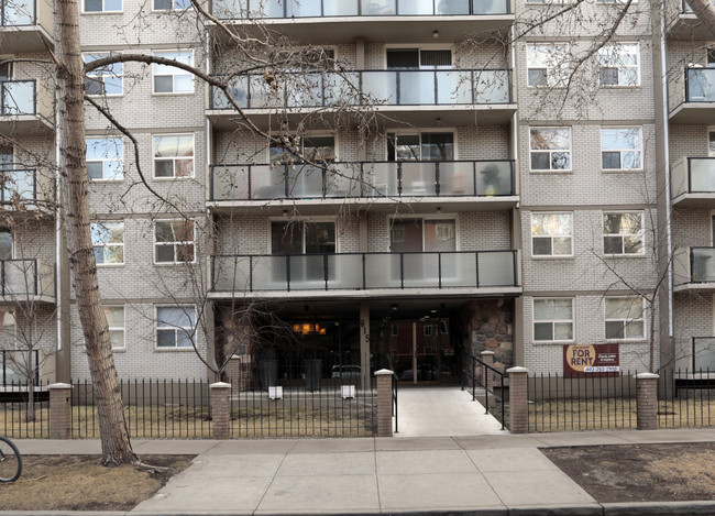 Granada Apartments in Calgary, AB - Building Photo - Building Photo