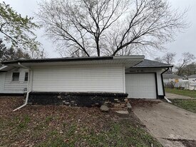 1102 Harmon St in Danville, IL - Building Photo