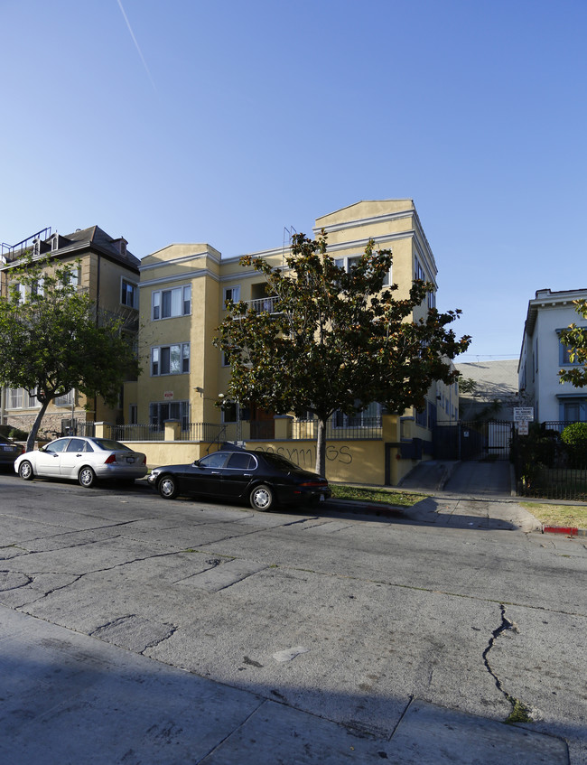 2818 Leeward Ave in Los Angeles, CA - Foto de edificio - Building Photo