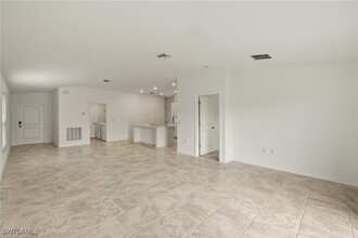 4037 Villa Doria Ct, Unit 132AR in North Fort Myers, FL - Building Photo - Building Photo