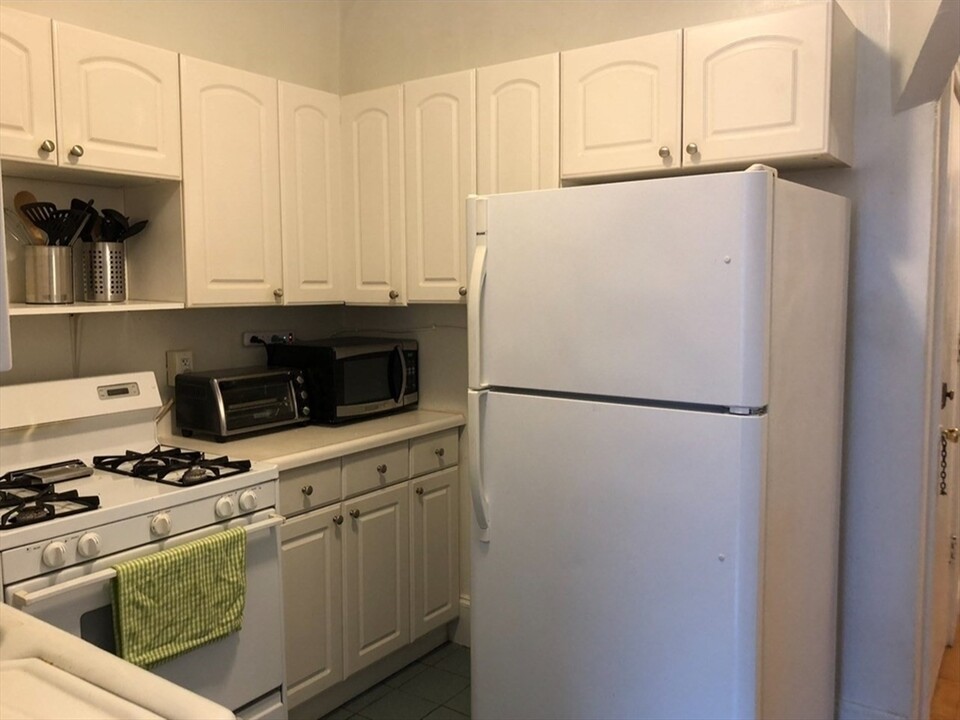 24 Isabella St, Unit 3 in Boston, MA - Building Photo