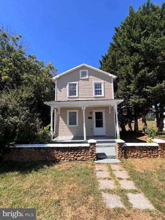 206 S George St. in Ranson, WV - Building Photo