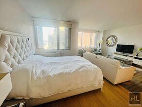 WEST 57 STREET, Unit F in New York, NY - Foto de edificio - Building Photo