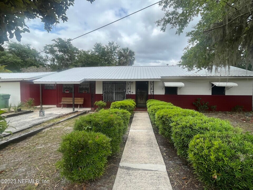 1215 N 18th St in Palatka, FL - Building Photo