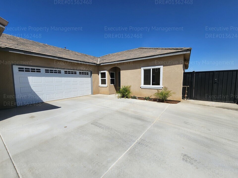 8512 Grandy St in Bakersfield, CA - Building Photo