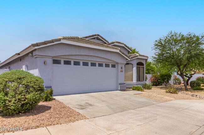 12328 W Medlock Dr in Litchfield Park, AZ - Building Photo - Building Photo