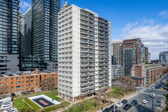 890 Mount Pleasant Apartments in Toronto, ON - Building Photo - Building Photo
