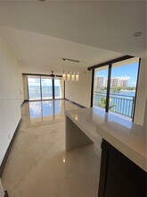 1632 S Bayshore Ct in Miami, FL - Building Photo - Building Photo