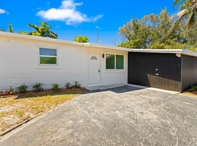 1310 NW 41st St, Unit Efficiency in Oakland Park, FL - Building Photo