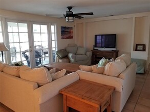 2745 Cardwell Way in Sarasota, FL - Building Photo - Building Photo