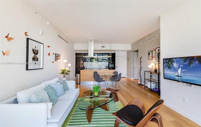 2100 Park Ave, Unit 309 in Miami Beach, FL - Foto de edificio - Building Photo