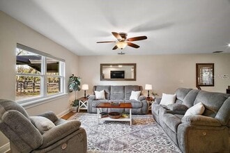 33736 E Lake Joanna Dr in Eustis, FL - Building Photo - Building Photo