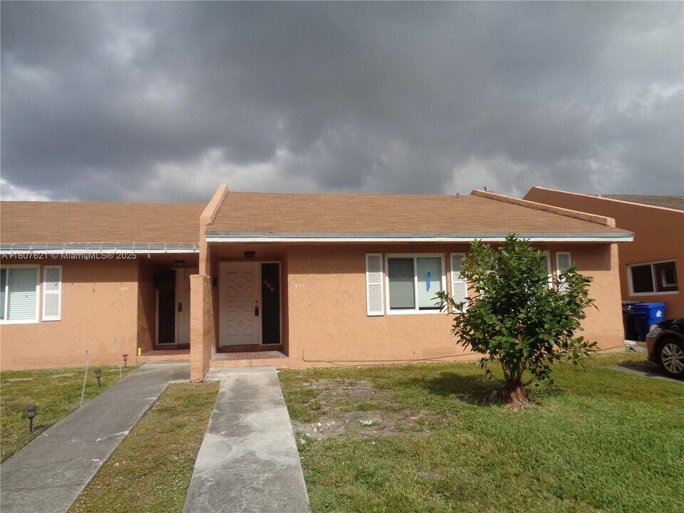 811 SW 12th Pl-Unit -1 in Fort Lauderdale, FL - Building Photo