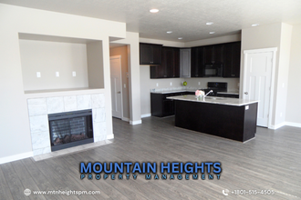 831 W Jayda Lyn Ct in Midvale, UT - Building Photo - Building Photo