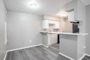 Angleton Manor in Angleton, TX - Building Photo