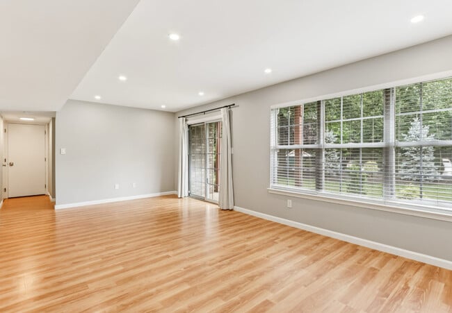 902 Plymouth Rd in North Brunswick, NJ - Building Photo - Building Photo