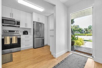 1234 S Military Trail in Deerfield Beach, FL - Building Photo - Building Photo