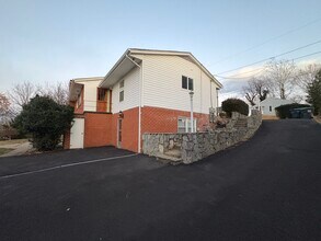 909 Ridge St in Charlottesville, VA - Building Photo - Building Photo