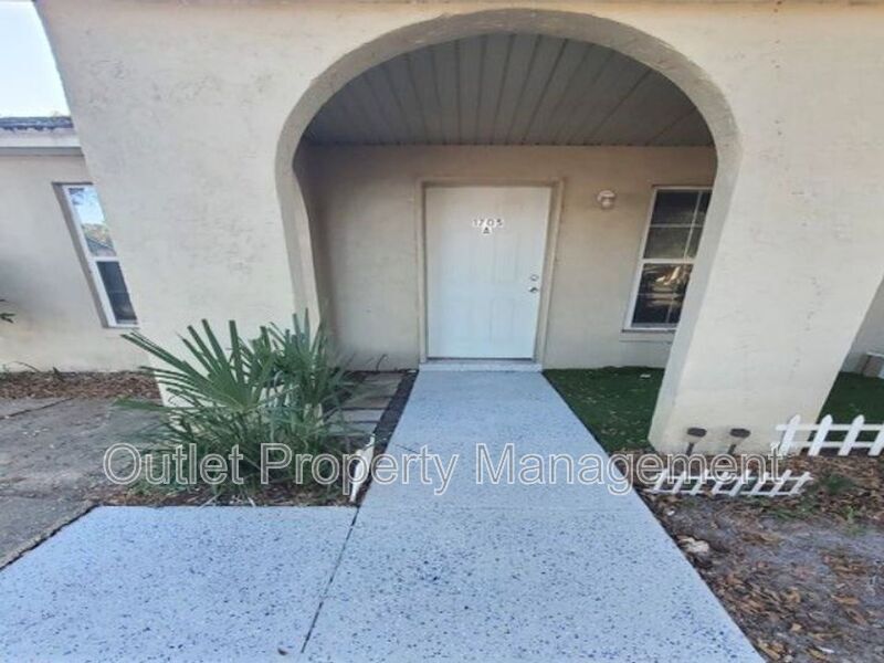 1705 Ridgewood Ln in Sanford, FL - Building Photo