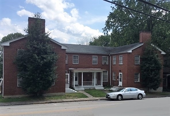 300 S Liberty St in Glasgow, KY - Building Photo