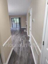 301 Abbey Cir in Asheville, NC - Building Photo - Building Photo