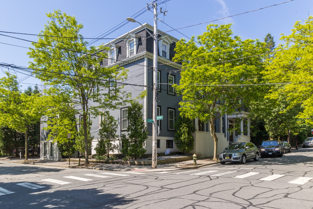 79 Lloyd Ave in Providence, RI - Building Photo