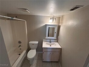 211 Park Ave in La Belle, FL - Foto de edificio - Building Photo