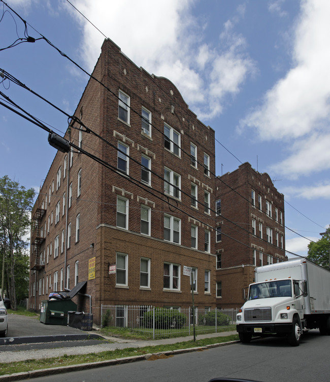 The Garden in Irvington, NJ - Foto de edificio - Building Photo