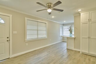 309 S Magnolia St in Tomball, TX - Building Photo - Building Photo