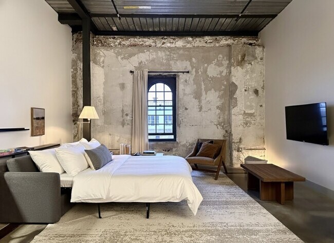 1009 W Juneau Ave in Milwaukee, WI - Foto de edificio - Building Photo