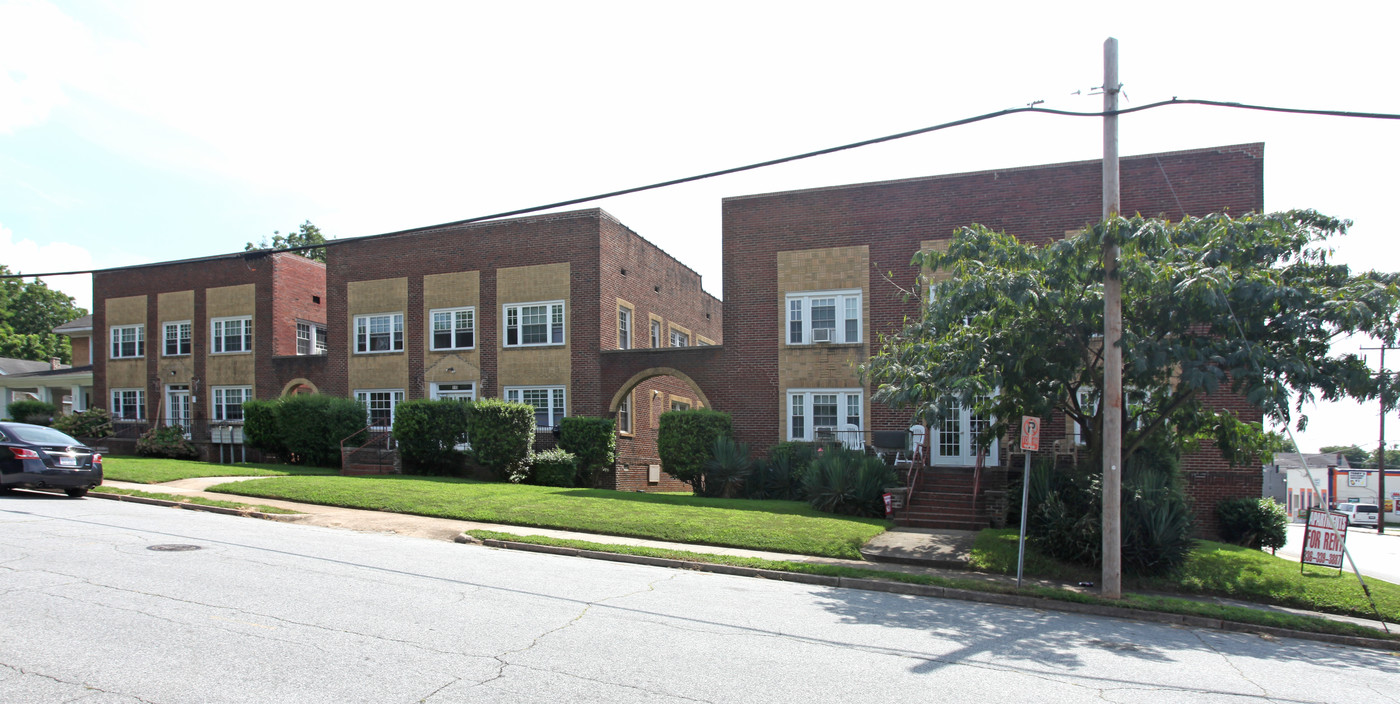 Oakwood Apartments in High Point, NC - Building Photo