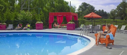 The Plaza Apartments in Jenkintown, PA - Foto de edificio - Building Photo