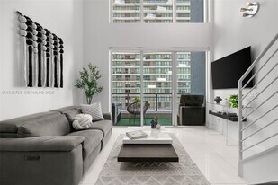 60 SW 13th St in Miami, FL - Building Photo