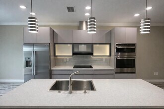 2033 Greenbriar Ter in Davenport, FL - Foto de edificio - Building Photo