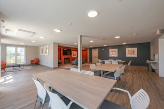 Shoreline Grove in Branford, CT - Foto de edificio - Interior Photo