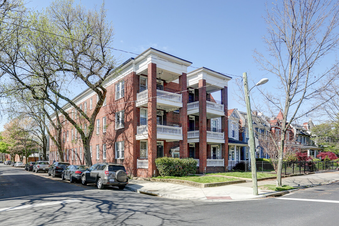The Maya in Richmond, VA - Building Photo