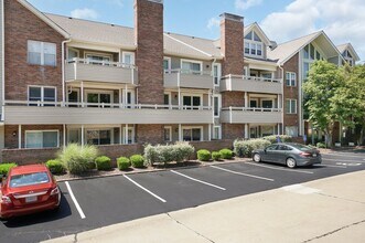 1033 Wilton Royal Dr in St. Louis, MO - Foto de edificio - Building Photo